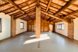 Base operativa pronta all'usoMagazzino con uffici
