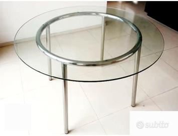 Tavolo con piano in vetro