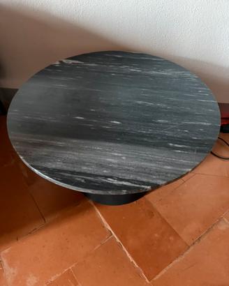 Tavolino rotondo in marmo scuro con base nera