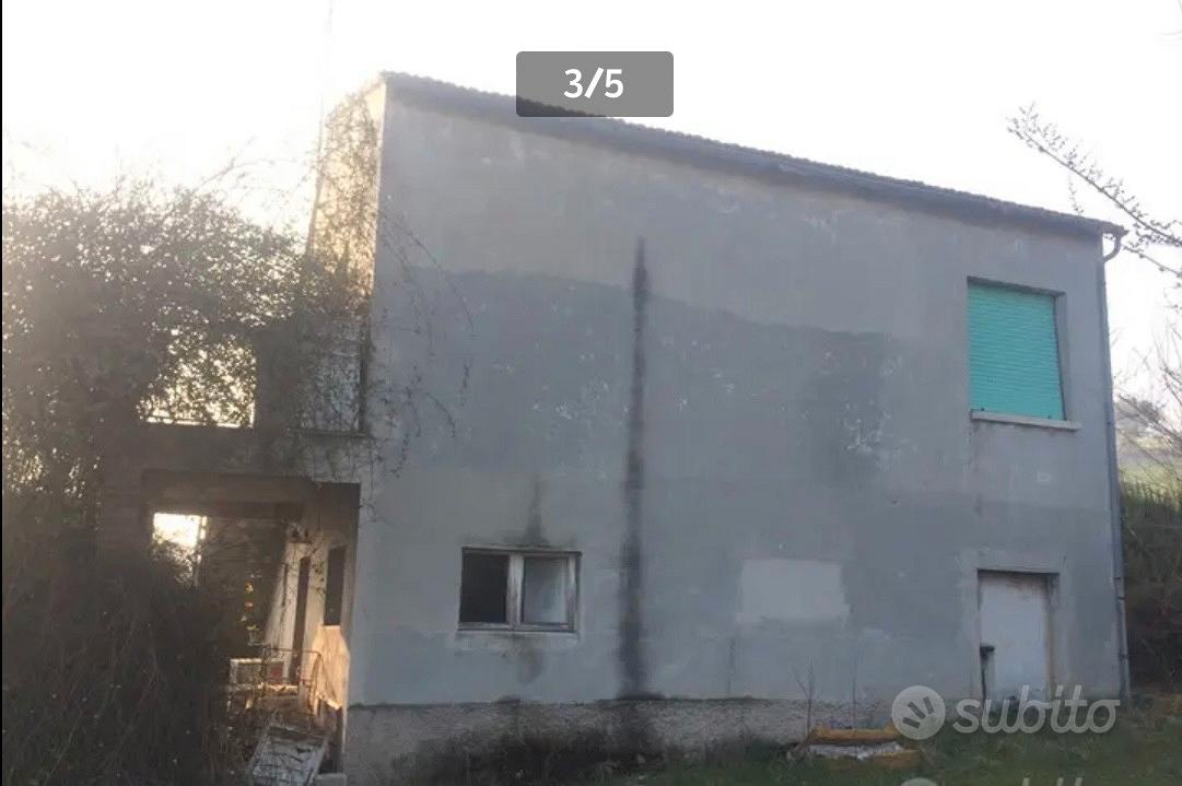 Casolare piu' terreno di circa 2,8 ha - Vista 3