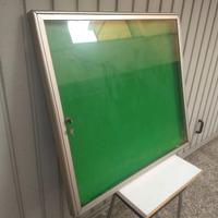 Bacheca portavvisi di grandi dimensioni