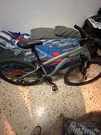 Bicicletta Rockrider st 500