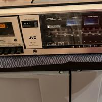 Radio antico con disco grande di una volta