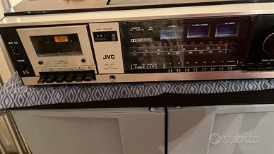 Radio antico con disco grande di una volta