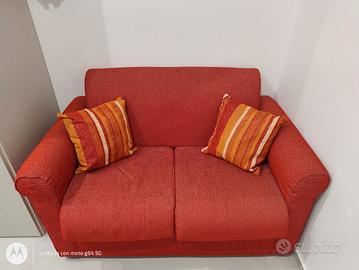 Divano letto due posti.