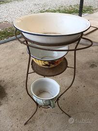 Vecchio portacatini da camera in ferro