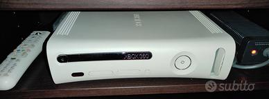 XBox 360 + Telecomando, 2 Controller e 9 Giochi