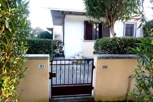 CECINA MARE villetta a schiera due piani, giardino