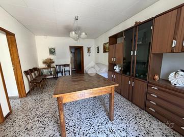 VILLA A SCHIERA D'ANGOLO A CALCERANICA AL LAGO
