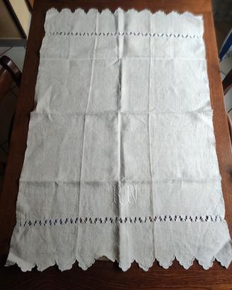 telo in tessuto ricamato