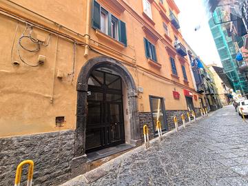 Via Stella-appartamento in stabile d'epoca con ace