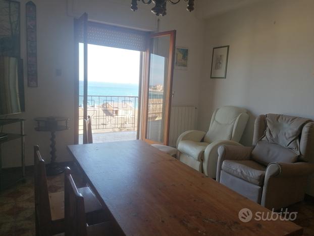 597535 Appartamento con Splendida Vista Mare