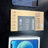 Custodia Spigen iPhone 12 e vetro temperato