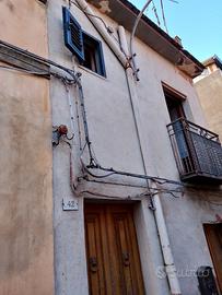 Casa su due livelli e terrazzo Maletto 23000