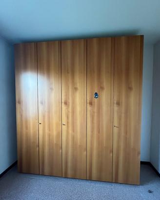 Armadio 5 ante in legno