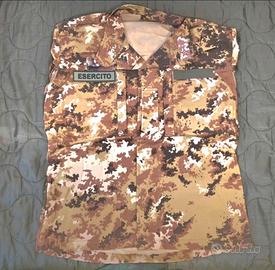 Uniforme militare mimetica soldato futuro