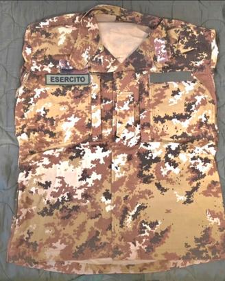 Uniforme militare mimetica soldato futuro