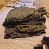 Lotto di pantaloni magliette pantaloncini e maglio
