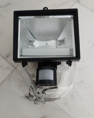 Luce di sicurezza alogena da giardino 