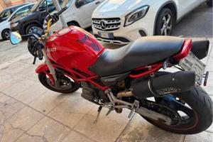 Moto ducati monster 696