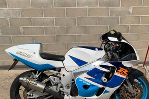 Suzuki GSX R 750 