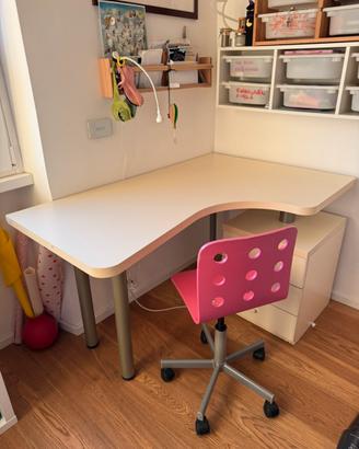 Scrivania con cassetti + sedia