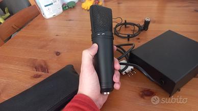 Microfono a condensatore a diaframma largo