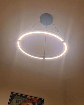 lampada led con luce regolabile