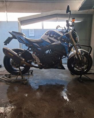 suzuki gsr 750 2014