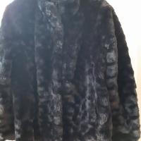 Pelliccia ecologica nera