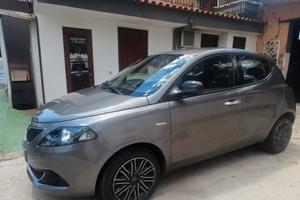 LANCIA Y HYBRID ORO