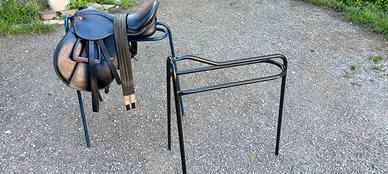 Piedistallo porta sella per cavalli