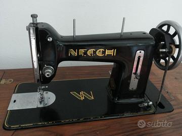 Necchi con mobile e scatola attrezzi originali
