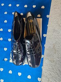 Scarpe in vernice nere taglia 41