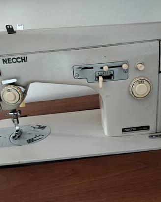 MACCHINA DA CUCIRE NECCHI