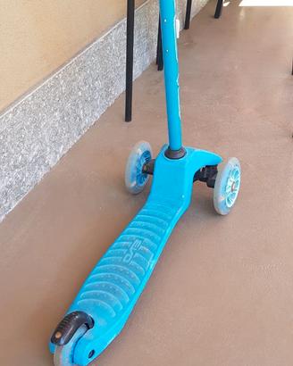 monopattino tre ruote