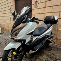 Honda Forza 350 deluxe