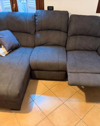 Divano 3 piazze con penisola e recliner manuale