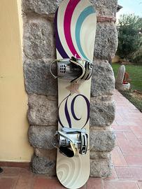 Tavola da snowboard con attacchi