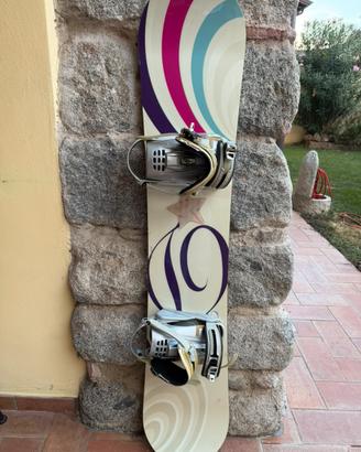 Tavola da snowboard con attacchi