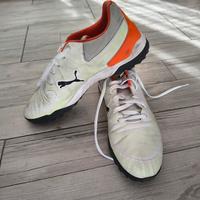 scarpe da calcetto nuove.