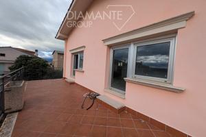 Appartamento con ingresso indipendente e terrazza