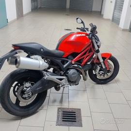 Ducati Monster 696