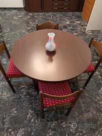 tavolo con sedie