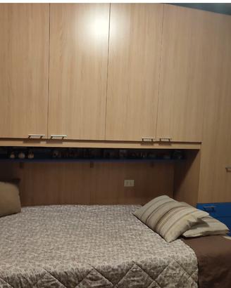 Armadio a ponte, letto, scrivania