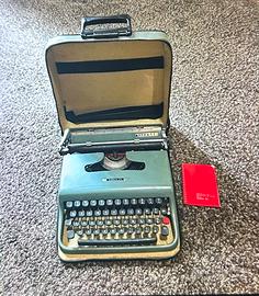 Macchina da scrivere vintage Lettera 22 (anni'50)