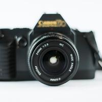 Canon T 70 + Ob. Vivitar 24 f 2.8 Fd