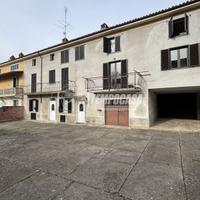 CASA INDIPENDENTE CON CORTILE E BOX AUTO