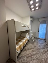 Cameretta con letto a castello