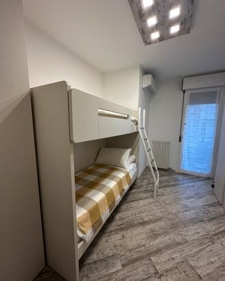 Cameretta con letto a castello